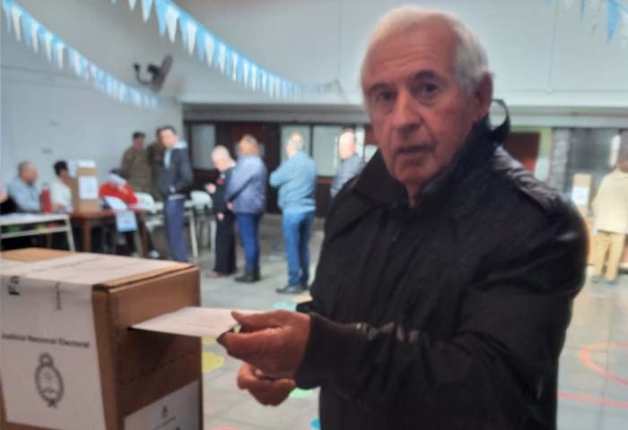 Alfredo Carretero votó en la Escuela N° 54