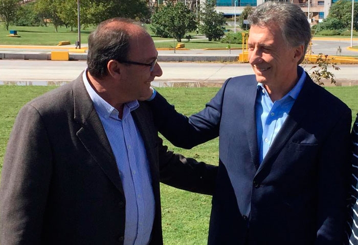Capra dialogó a solas con Macri en Olavarría
