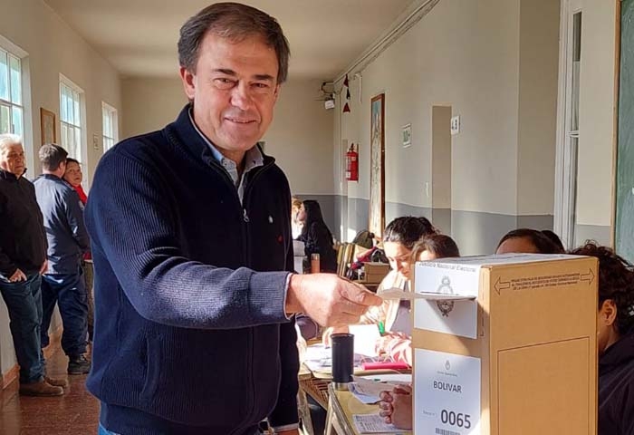 Marcelo Salamanco votó en el Colegio Cervantes