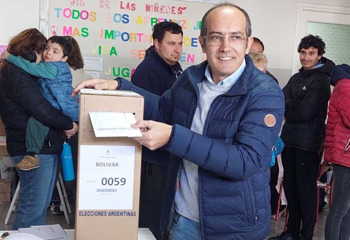 Marcos Pisano votó en la Escuela N° 501