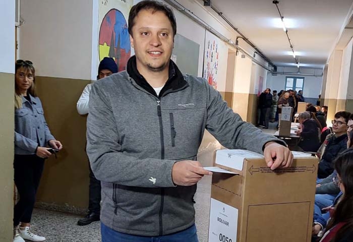 Nicolás Morán votó en la Escuela N° 2
