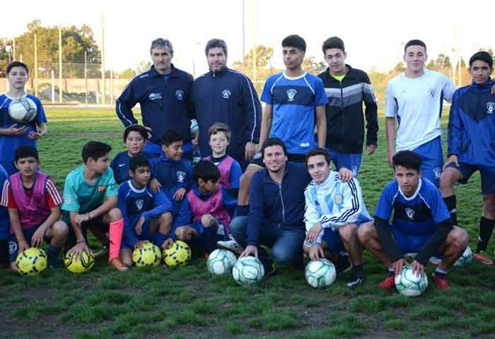 Aguilera le entregó material deportivo a El Fortín