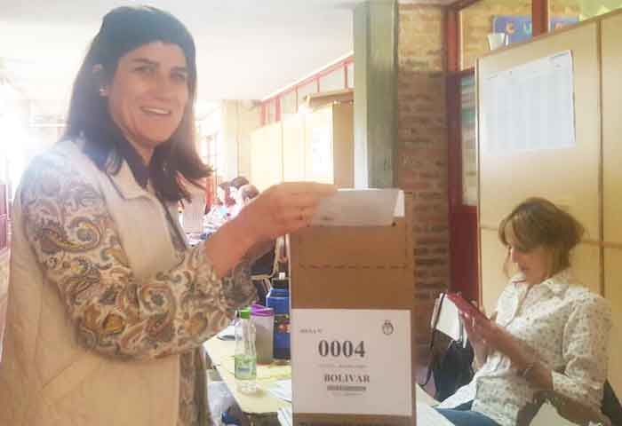 Alejandra Andrés votó en el CEC 801