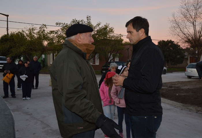 Bucca inauguró el pavimento en Barrio Solidaridad