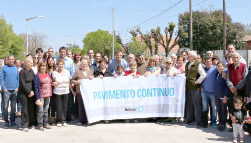 Bucca inauguró pavimento en barrio Los Tilos
