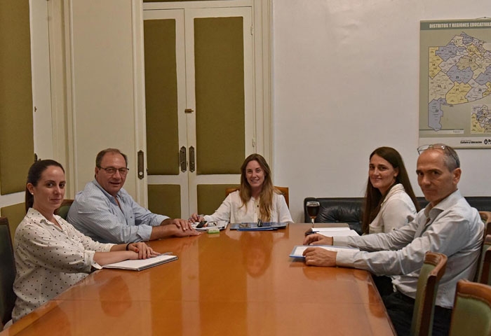 Capra se reunió con Agustina Vila