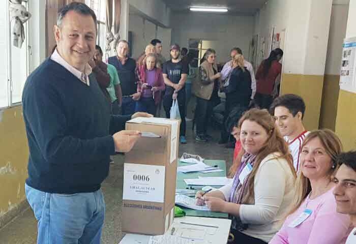 Cellillo votó en la Escuela 24