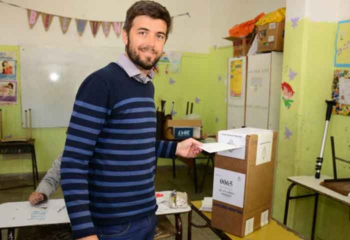 Cenizo votó en la Escuela 52