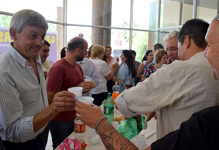 Cortés brindó con los empleados municipales