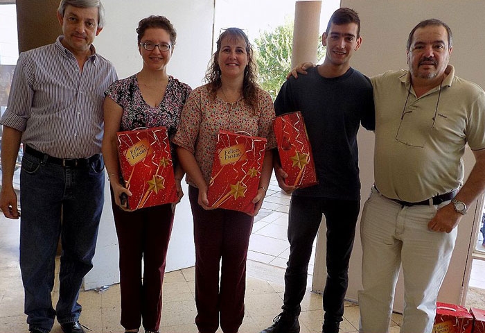 Cortés entregó cajas navideñas