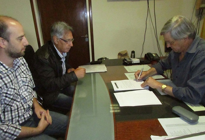 Cortés firmó un convenio con Hidráulica