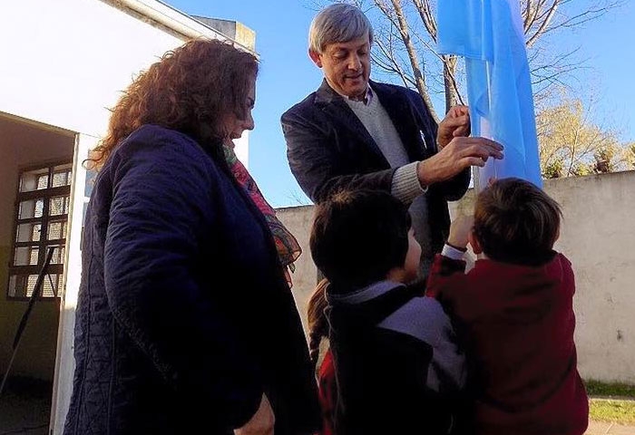 Cortés participó del acto a la Bandera