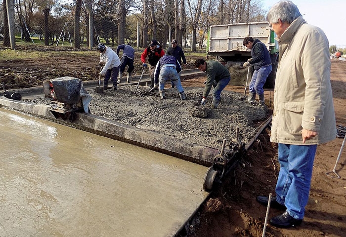 Cortés supervisó el pavimento de calle Yapeyú