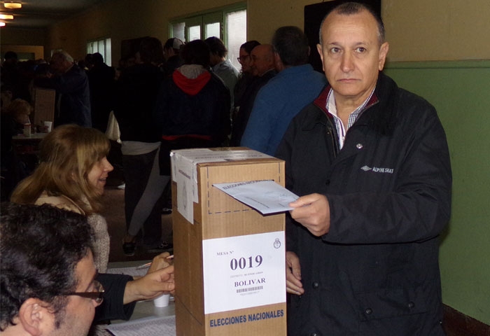 Criado votó en la Escuela N° 6