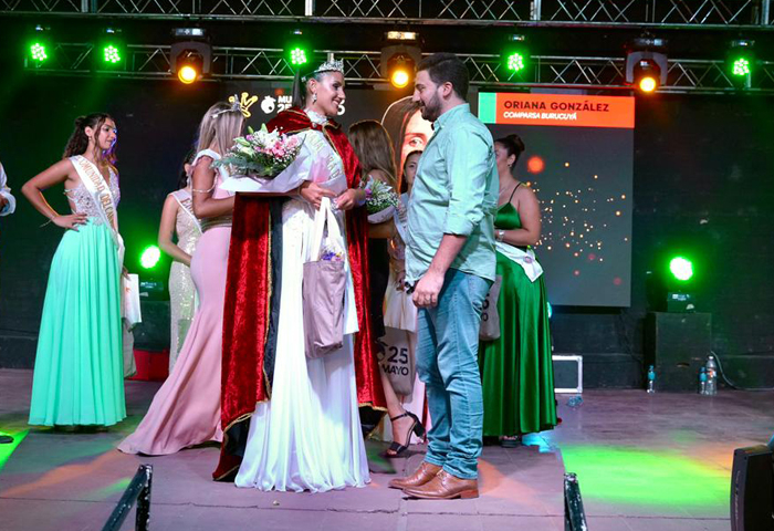 <br />
<b>Notice</b>:  Undefined offset: 0 in <b>/home/uv026317/public_html/in_ultimas-lateral.php</b> on line <b>23</b><br />
<br />
<b>Notice</b>:  Trying to access array offset on value of type null in <b>/home/uv026317/public_html/in_ultimas-lateral.php</b> on line <b>23</b><br />
