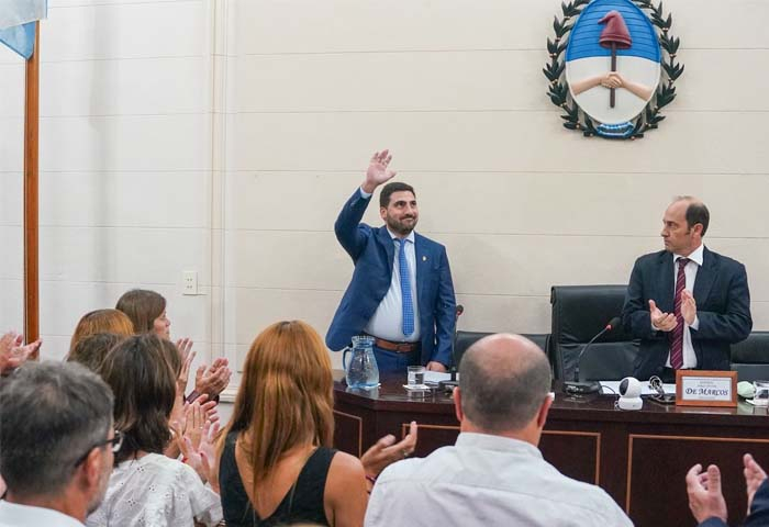 <br />
<b>Notice</b>:  Undefined offset: 2 in <b>/home/uv026317/public_html/in_ultimas-lateral.php</b> on line <b>23</b><br />
<br />
<b>Notice</b>:  Trying to access array offset on value of type null in <b>/home/uv026317/public_html/in_ultimas-lateral.php</b> on line <b>23</b><br />
