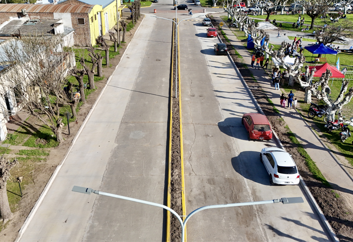 Egüen inauguró pavimento en la Av. 1