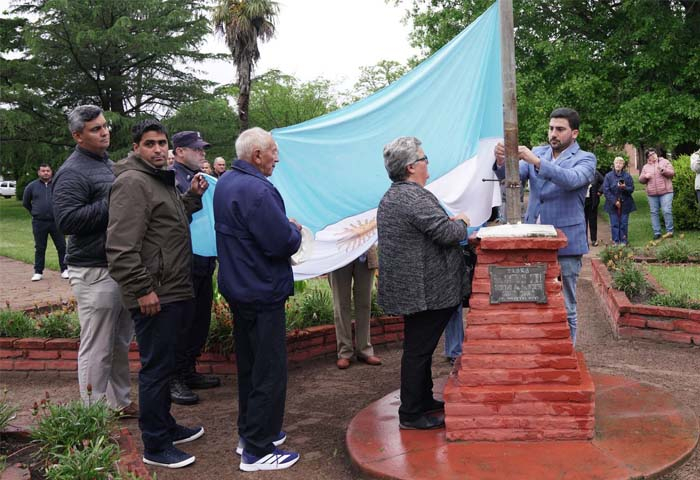 <br />
<b>Notice</b>:  Undefined offset: 2 in <b>/home/uv026317/public_html/in_ultimas-lateral.php</b> on line <b>23</b><br />
<br />
<b>Notice</b>:  Trying to access array offset on value of type null in <b>/home/uv026317/public_html/in_ultimas-lateral.php</b> on line <b>23</b><br />
