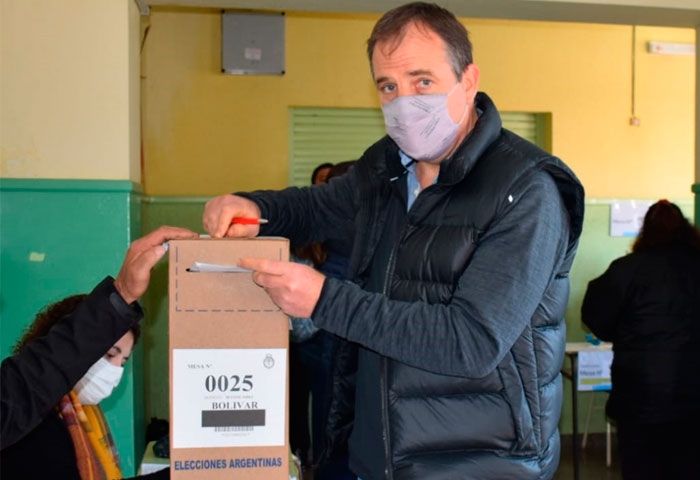 El concejal Erreca votó en la Escuela N° 6