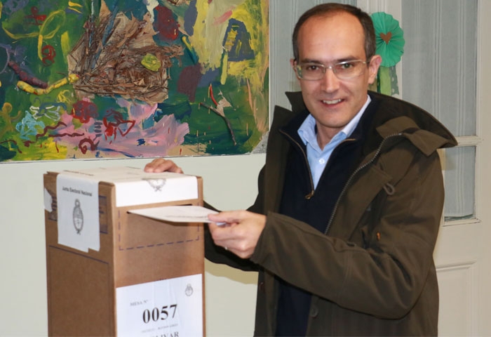 El intendente Pisano votó en el Jardín 1