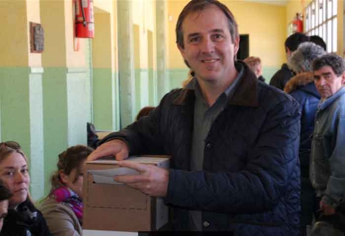 Erreca votó en la Escuela Nº 6