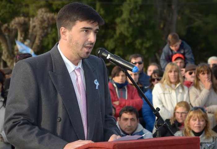 Galli encabezó el acto del Día de la Bandera