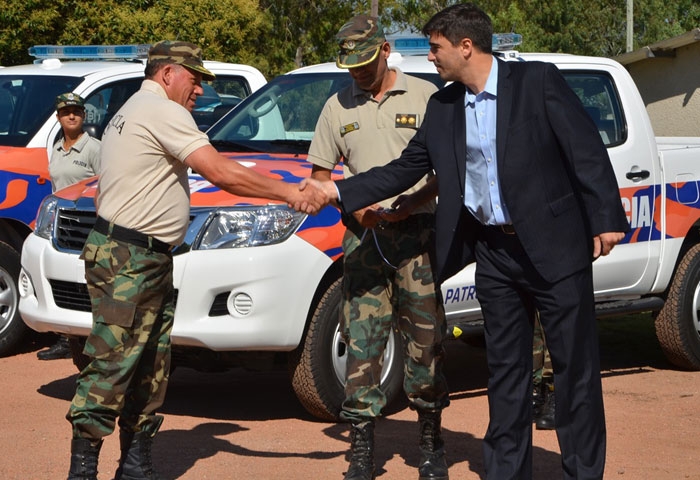 Galli entregó móviles a la Patrulla Rural