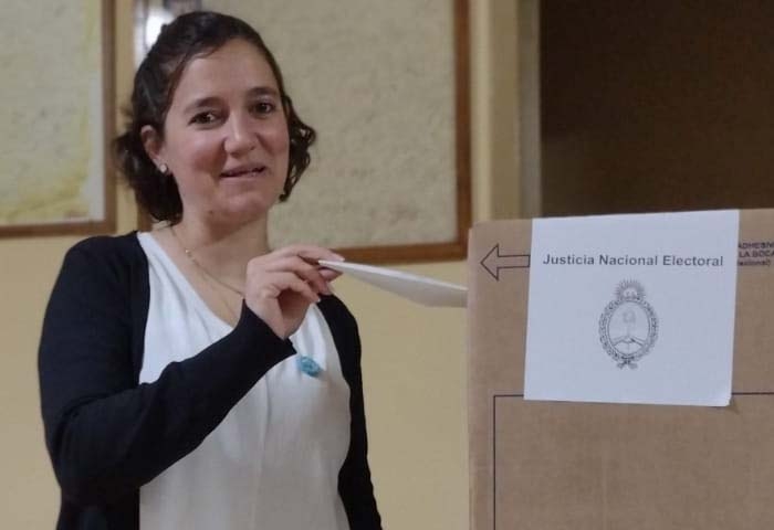 Gisela Fallesen votó en la Delegación de Pirovano