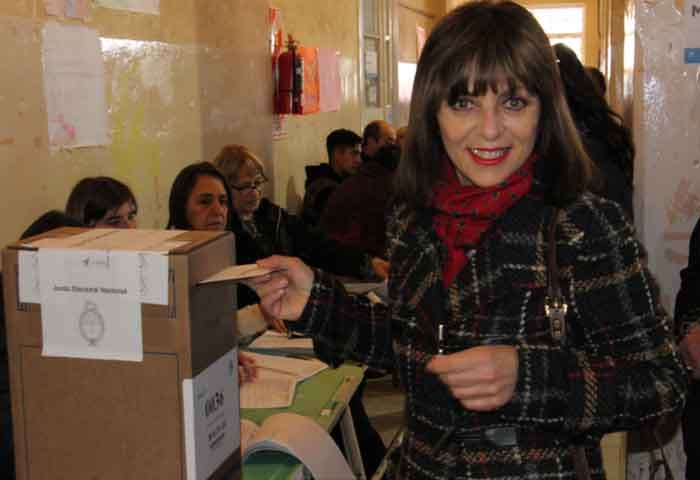 Griselda Iglesias votó en la Escuela 1