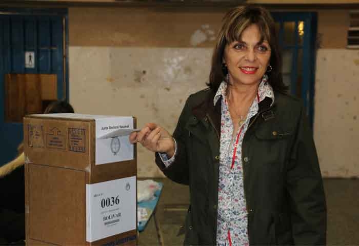 Griselda votó en la Escuela Nº 1