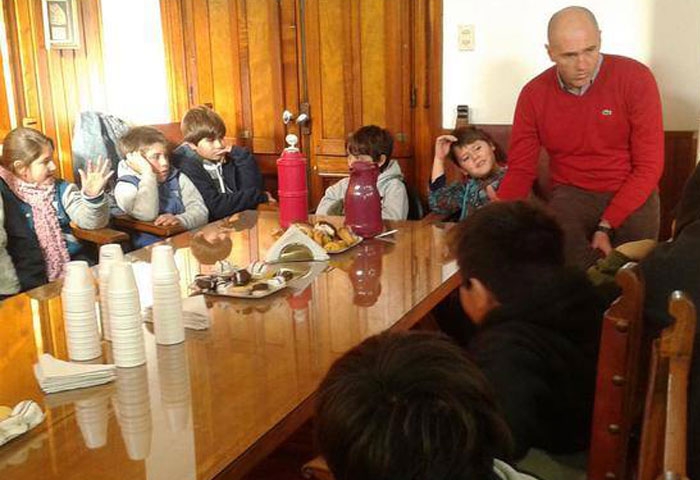 Hernando recibió a alumnos de la Escuela 35