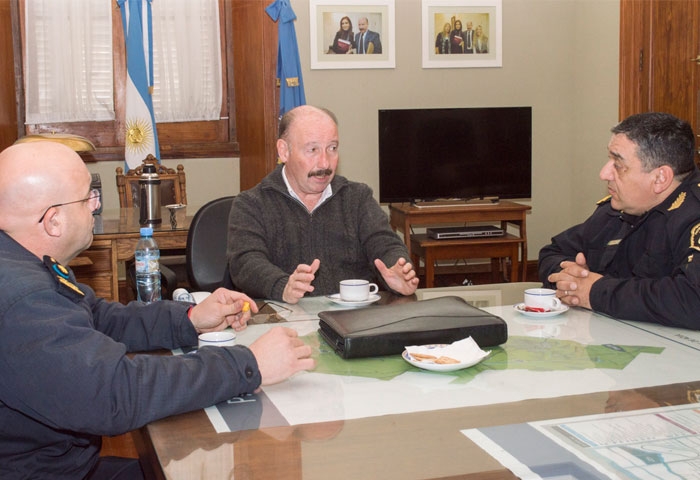 Inza se reunió con autoridades policiales