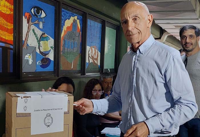 José Bucca votó en el Colegio Nacional