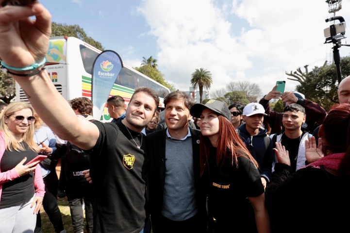 Kicillof acompañó a más de 200 jóvenes de Escobar