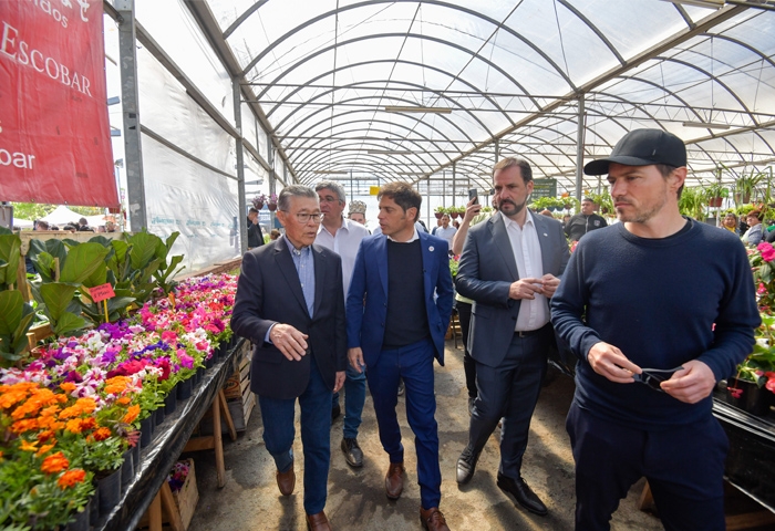 Kicillof visitó la 60° Fiesta Nacional de la Flor