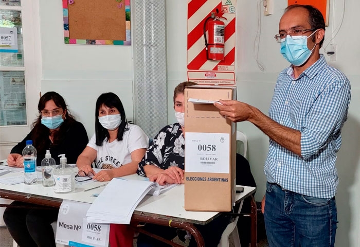 Marcos Pisano votó en el Jardín N° 901