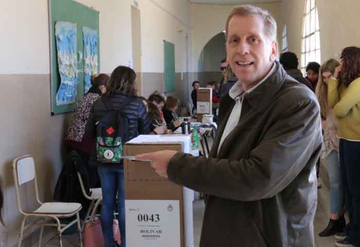 Mariano votó en la Escuela Nº 2