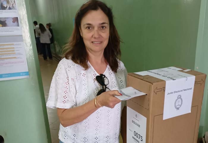 Mariel Venier votó en el Instituto N° 27