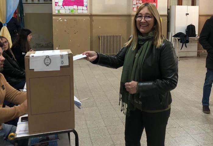 Mónica Ochoa votó en la Escuela N° 9