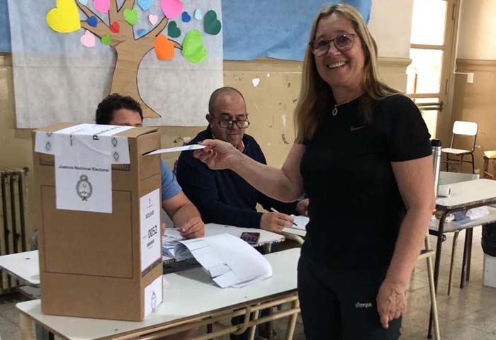 Mónica Ochoa votó en la Escuela N° 9