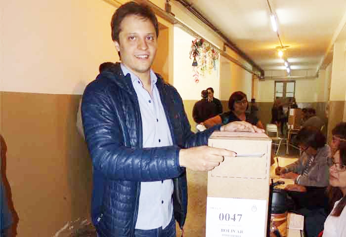 Nico Morán votó en la Escuela Nº 2