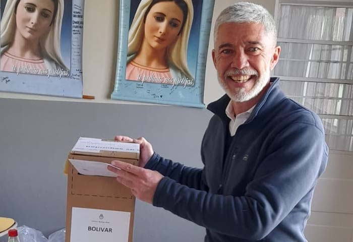 Pablo Soria votó en el Colegio Cervantes