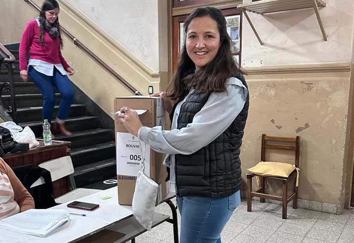 Patricia Oroz votó en la Escuela N° 9