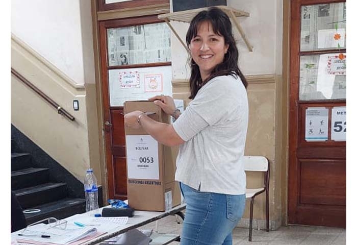 Patricia Oroz votó en la Escuela N° 9