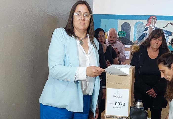 Patricia Unsaín votó en el Instituto N° 27