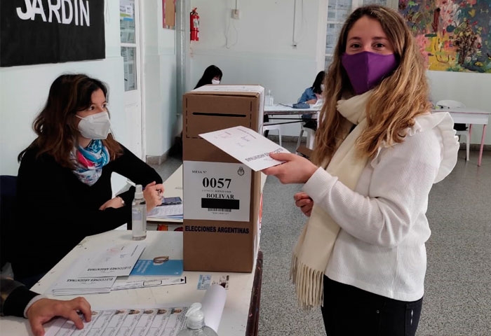 Paula Piccirillo votó en el Jardín N° 901