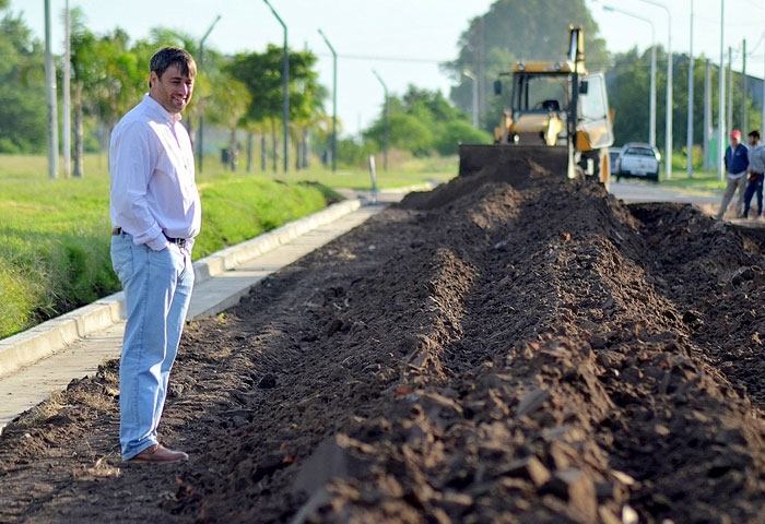 Pugnaloni supervisa los trabajos de cordón cuneta