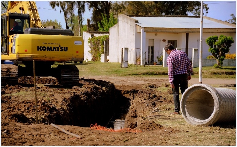 Pugnaloni supervisó la obra de pavimento y desagüe