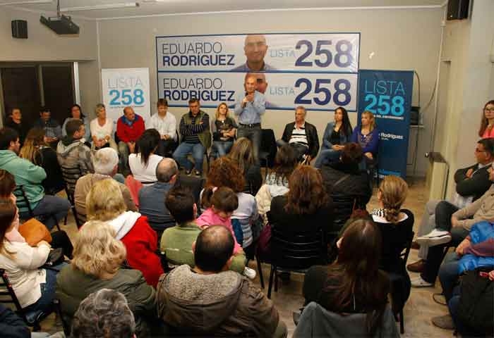 Rodríguez se reunió con vecinos y militantes