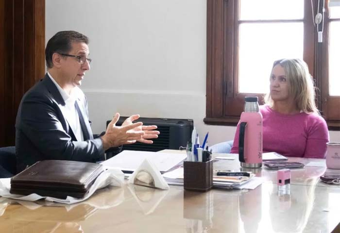 <br />
<b>Notice</b>:  Undefined offset: 1 in <b>/home/uv026317/public_html/in_ultimas-lateral.php</b> on line <b>23</b><br />
<br />
<b>Notice</b>:  Trying to access array offset on value of type null in <b>/home/uv026317/public_html/in_ultimas-lateral.php</b> on line <b>23</b><br />
